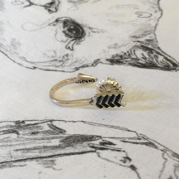 Cody Sanderson - Unisex -  J Shaped Arrow 1 single Earring - Picture 1 of 4